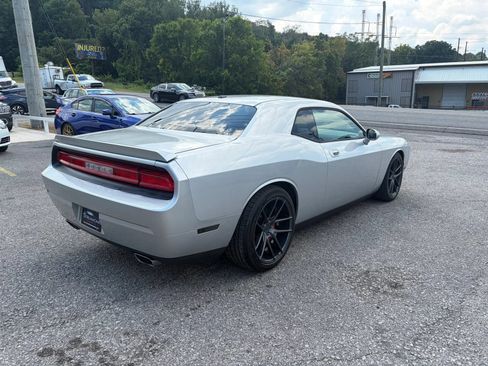Used 2009 Dodge Challenger SRT8 RWD image 5