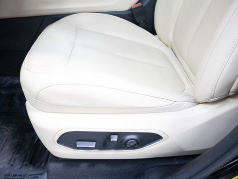 Used 2023 Jeep Grand Cherokee Limited image 10