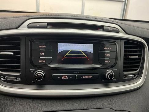 Used 2016 Kia Sorento FWD image 4