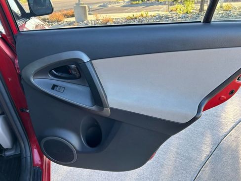 Used 2011 Toyota RAV4 4WD w/ Upgrade Value Pkg image 28