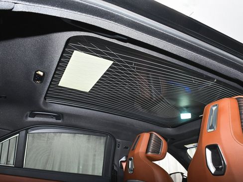 Used 2025 BMW 760i xDrive image 65