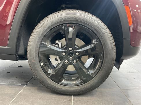 New 2025 Jeep Grand Cherokee Limited w/ Luxury Tech Group II image 12