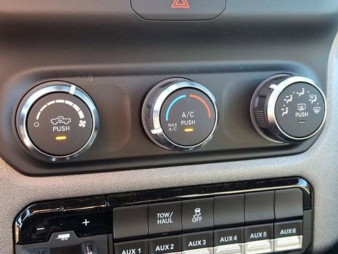 Used 2024 RAM 2500 Tradesman w/ Chrome Appearance Group image 15