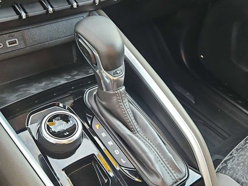 Certified 2024 Chevrolet Colorado ZR2 w/ Technology Package image 31