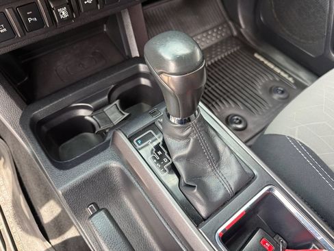 Used 2020 Toyota Tacoma TRD Off-Road w/ Technology Package AWD/4WD image 41