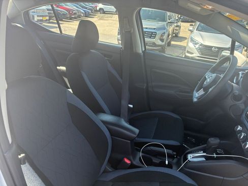Used 2025 Nissan Versa SV image 31