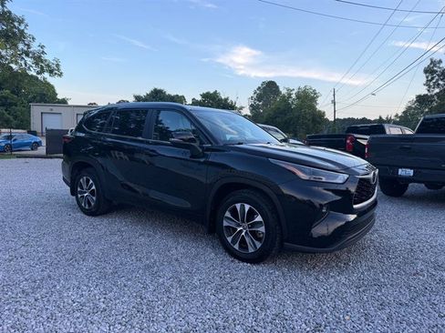Used 2023 Toyota Highlander XLE AWD/4WD image 8