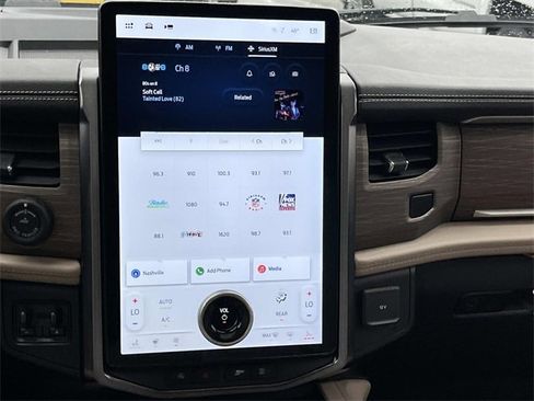 Used 2023 Ford Expedition Limited image 17