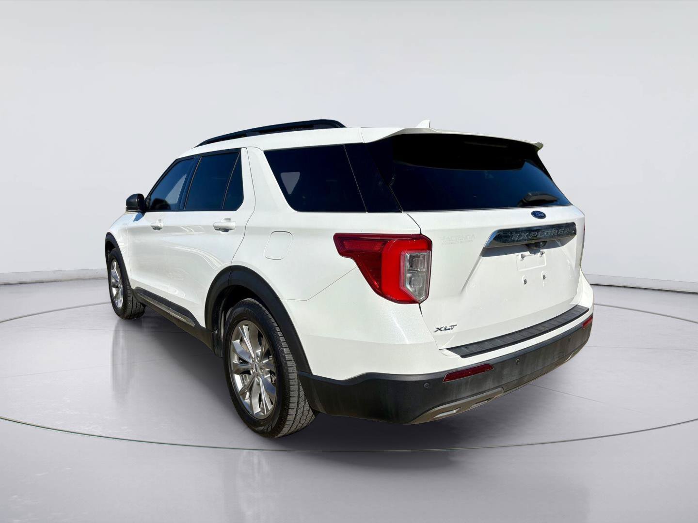 Used 2022 Ford Explorer XLT w/ Equipment Group 202A RWD image 8