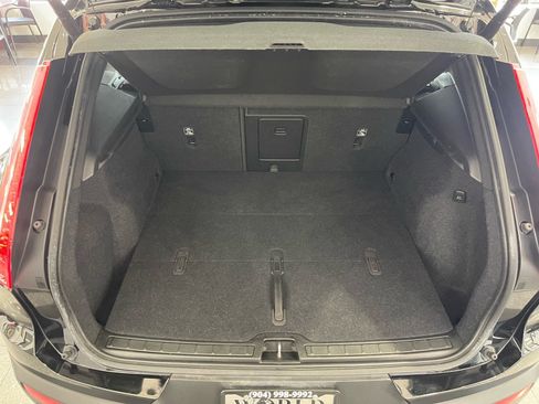 Used 2023 Volvo XC40 Recharge Ultimate AWD/4WD image 34
