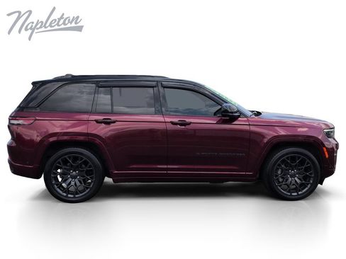 Used 2023 Jeep Grand Cherokee Summit w/ High Altitude Package AWD/4WD image 7
