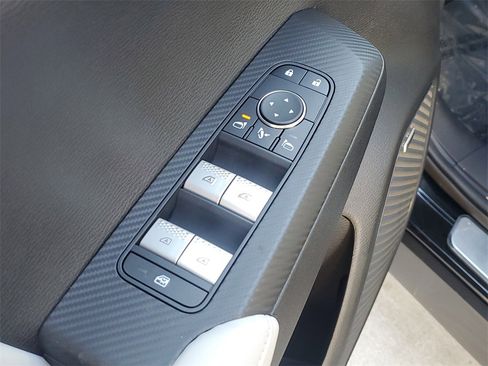 New 2026 Mitsubishi Outlander SE image 22