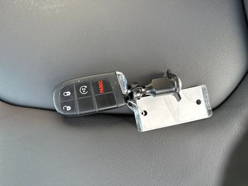 Used 2022 Jeep Renegade Trailhawk AWD/4WD image 29