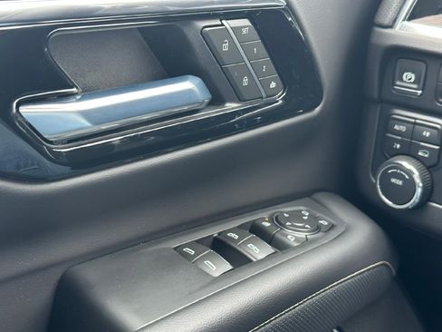 Certified 2025 Chevrolet Suburban Premier image 13