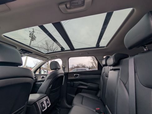 Used 2022 Kia Sorento S w/ Panoramic Sunroof Package image 37