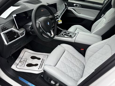 New 2026 BMW X5 xDrive50e w/ Climate Comfort Package image 10