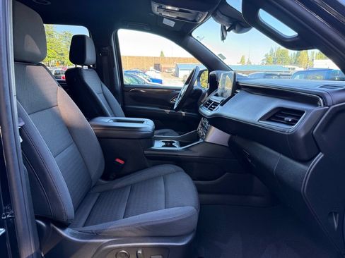 Used 2023 GMC Yukon XL SLE w/ Gmc Pro Safety Plus Package AWD/4WD image 9