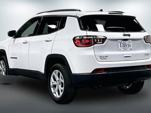 Used 2024 Jeep Compass Latitude image 5