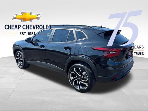 Used 2025 Chevrolet Trax RS w/ Driver Confidence Package FWD image 3
