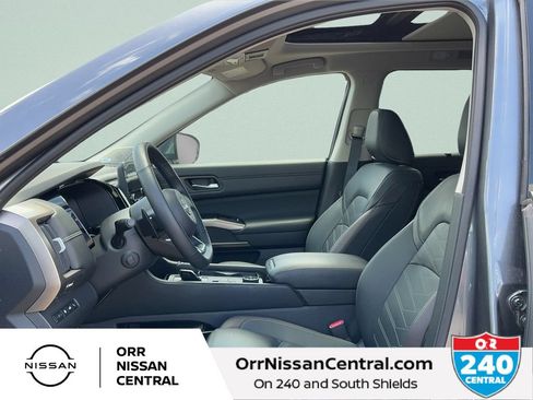 Used 2025 Nissan Pathfinder Platinum AWD/4WD image 18
