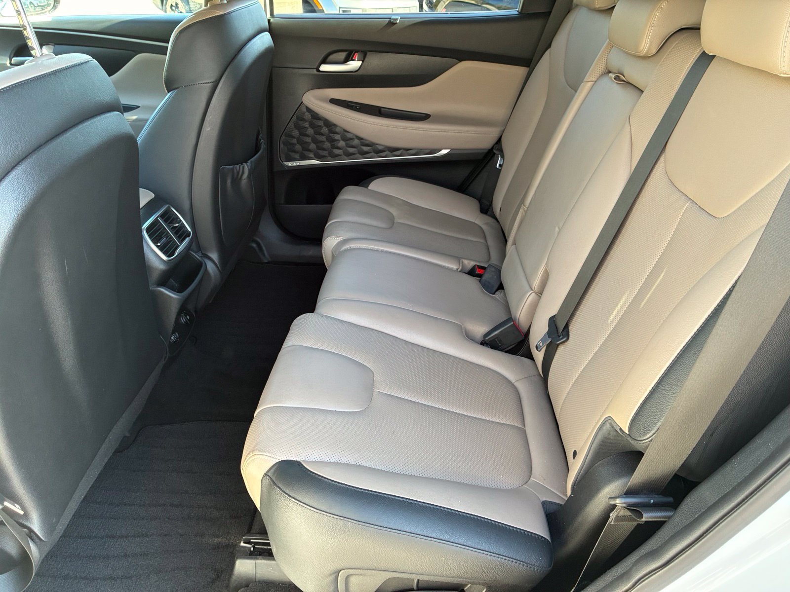Used 2019 Hyundai Santa Fe Limited FWD image 15