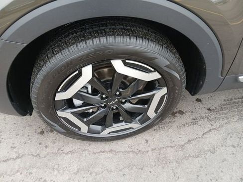 Used 2025 Kia Telluride EX w/ EX Captain's Chair Package image 10