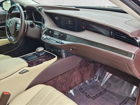 Used 2018 Lexus LS 500 w/ Luxury Package RWD image 23