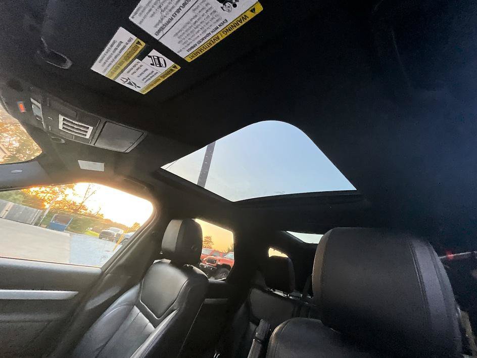 Used 2020 Land Rover Discovery Landmark AWD/4WD image 28