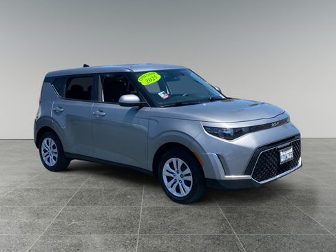Used 2025 Kia Soul LX FWD image 7