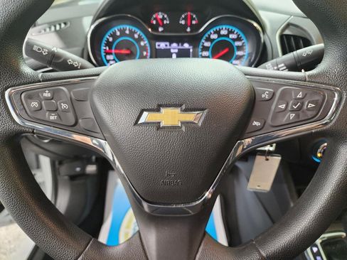 Used 2017 Chevrolet Cruze LT image 12