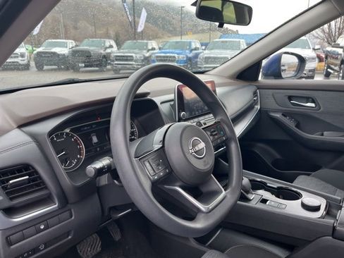 Used 2023 Nissan Rogue SV image 11