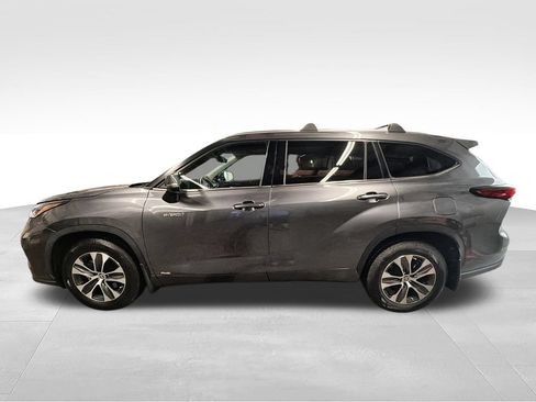 Used 2021 Toyota Highlander XLE AWD/4WD image 5