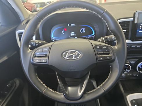 Certified 2024 Hyundai Venue Limited FWD image 15