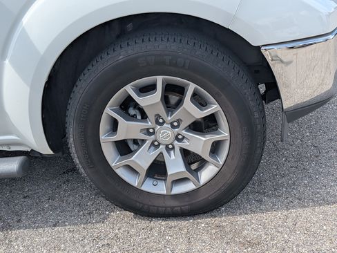 Used 2019 Nissan Frontier SL RWD image 11