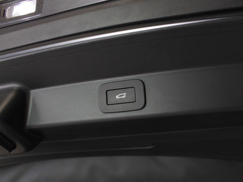 Used 2025 Land Rover Range Rover Sport SE AWD/4WD image 77