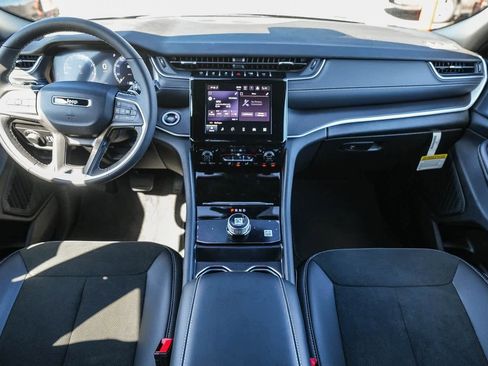 New 2025 Jeep Grand Cherokee L Altitude image 13