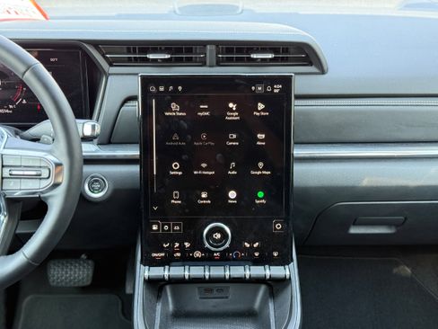 Used 2025 GMC Terrain Elevation w/ Technology Package II image 19