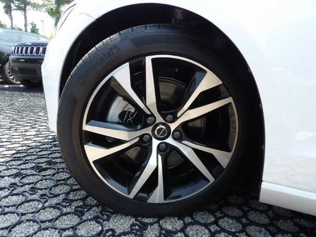 Certified 2025 Volvo S60 B5 Core FWD image 28