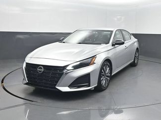 Used 2025 Nissan Altima 2.5 SV FWD video 2