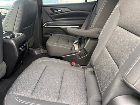 Certified 2025 Chevrolet Traverse LT image 27