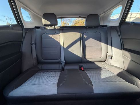 Used 2025 Chevrolet Trax LT w/ LT Convenience Package image 36