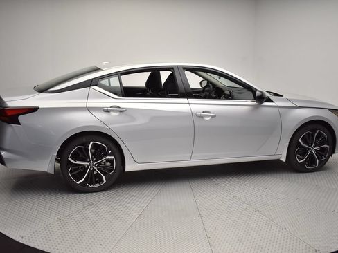 Used 2025 Nissan Altima 2.5 SR FWD image 4