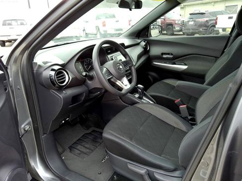 Used 2019 Nissan Kicks SV image 15