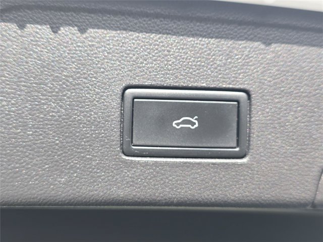 Used 2023 Volkswagen Atlas Cross Sport SE FWD image 23