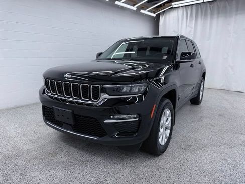 Used 2023 Jeep Grand Cherokee Limited w/ MOPAR Finishing Package AWD/4WD image 5