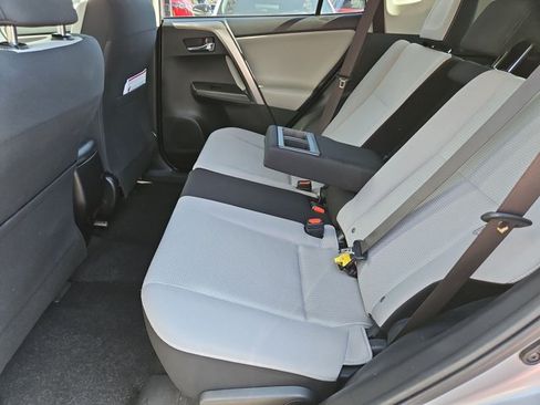 Used 2018 Toyota RAV4 XLE AWD/4WD image 25