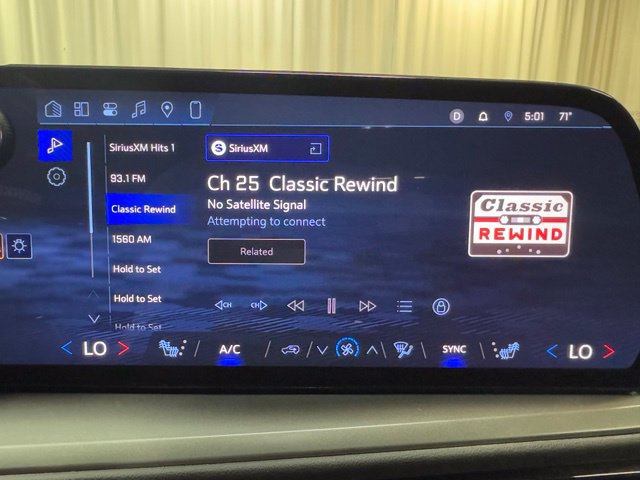 Used 2024 Chevrolet Traverse LT FWD image 27