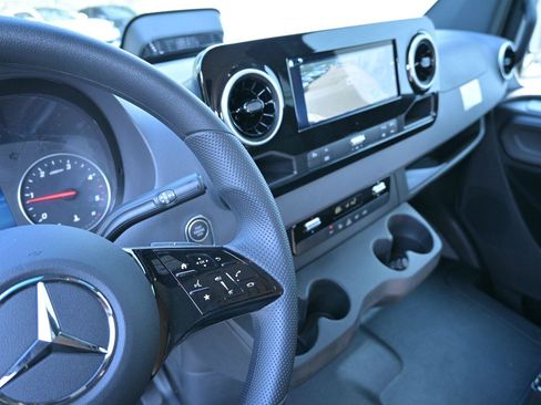 Used 2025 Mercedes-Benz Sprinter 2500 image 26