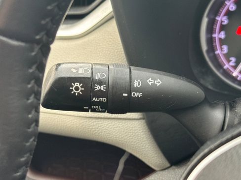 Used 2020 Toyota RAV4 Limited image 37