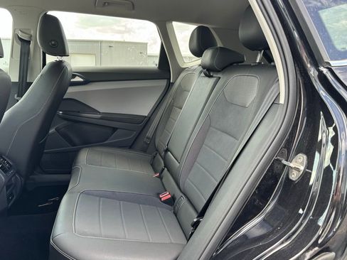 Used 2024 Volkswagen Taos SE image 8